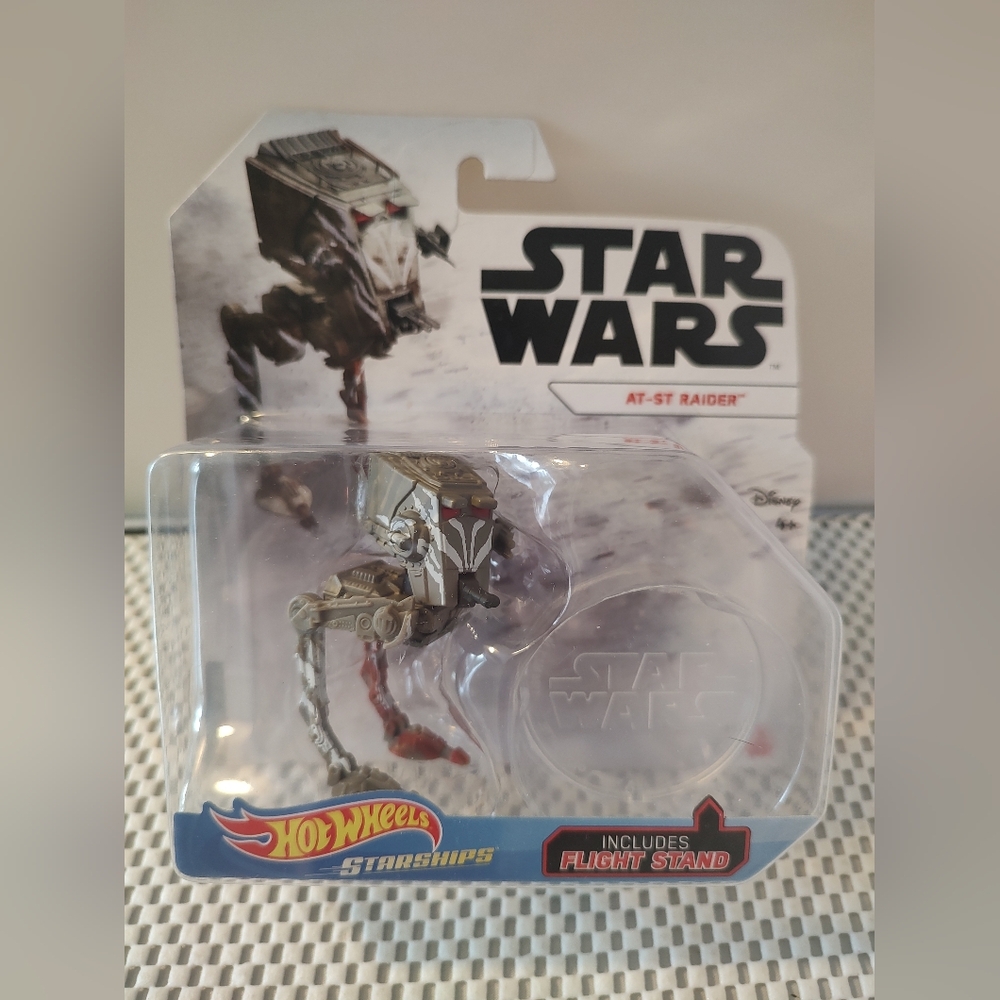 Star Wars AT-ST Raider Hot Wheels Starships NWT Die-Cast Disney